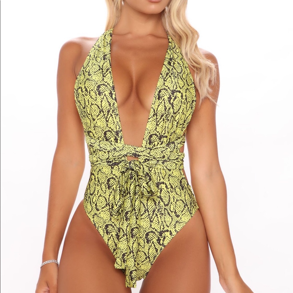✨BRAND NEW ✨Wrap Around Swimsuit